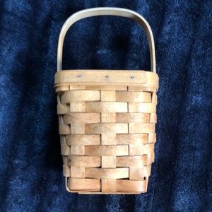Longaberger vintage 1995 medium peg handle basket